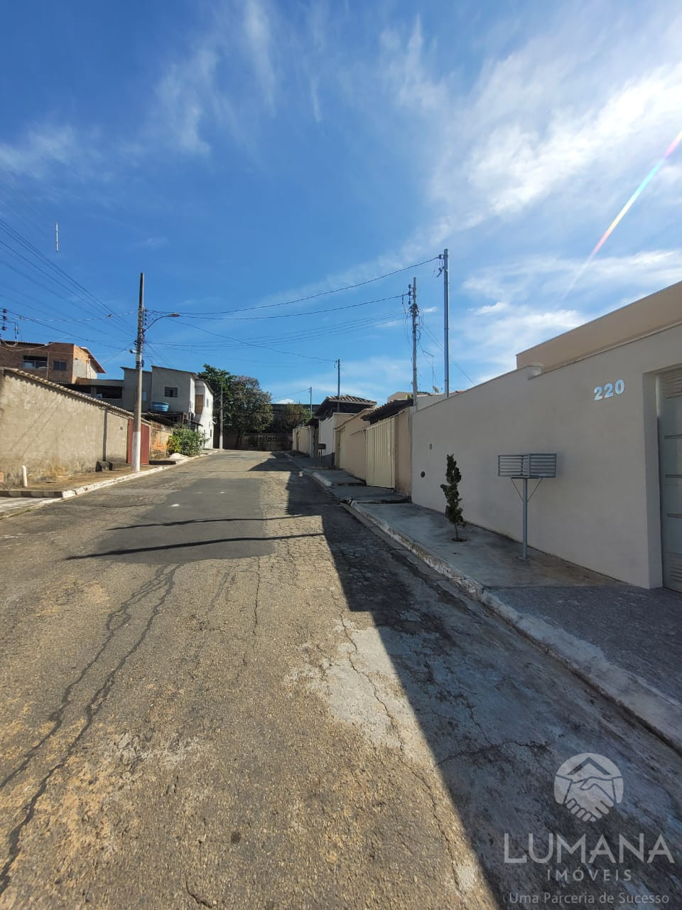 Casa independente lote 240 m²
