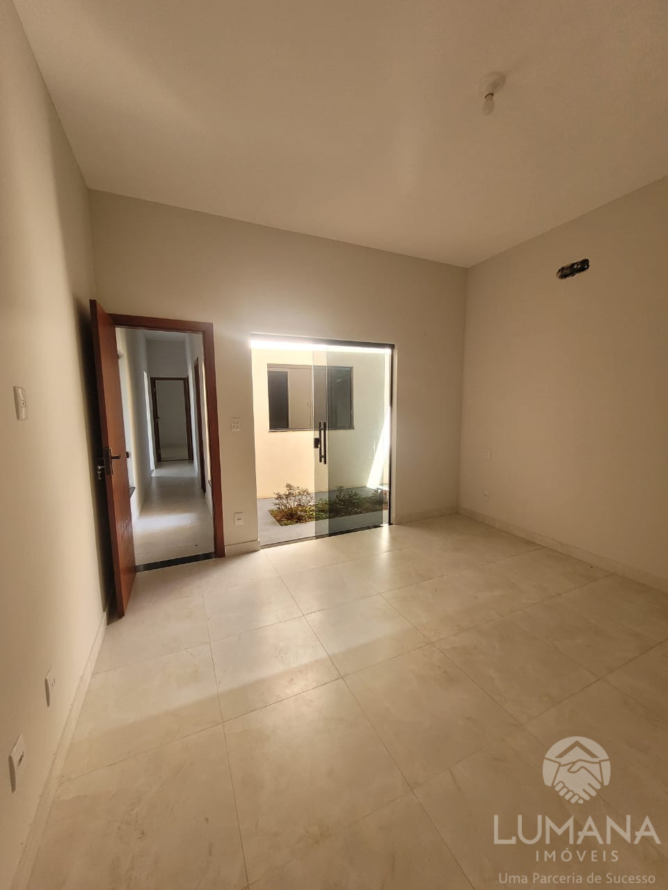 Casa independente lote 240 m²