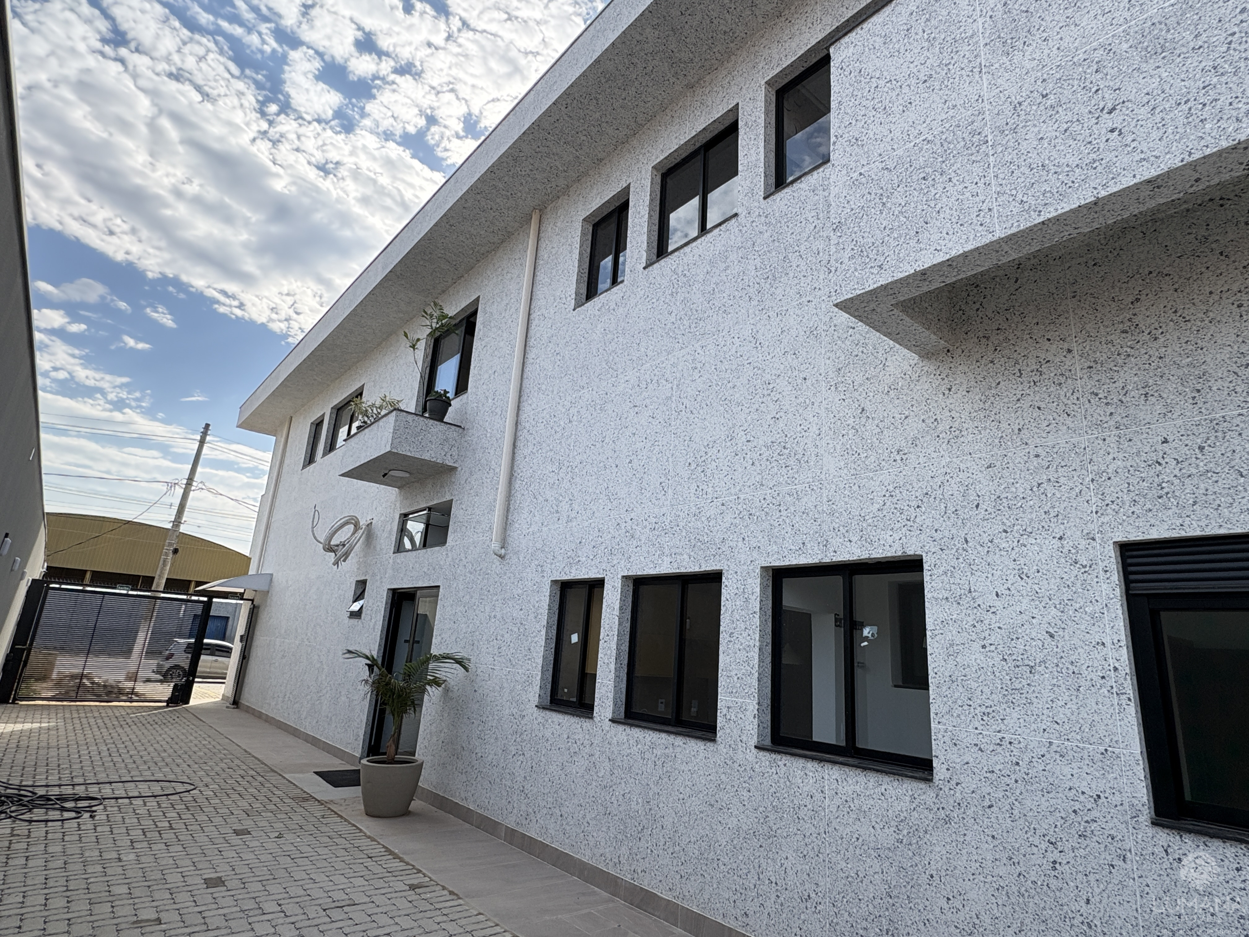 PRÉDIO INDIVIDUAL - 1º MORADIA