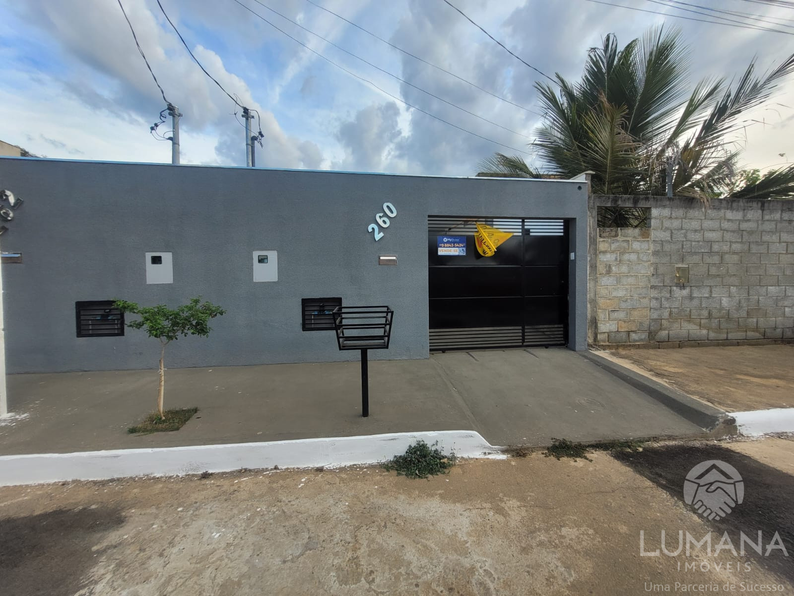 Casa Nova em meio lote