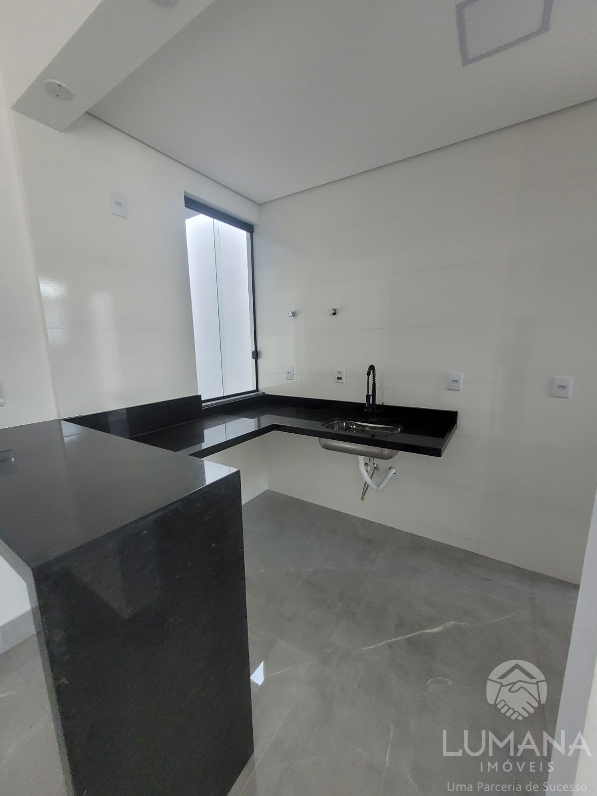 Casa Nova em meio lote