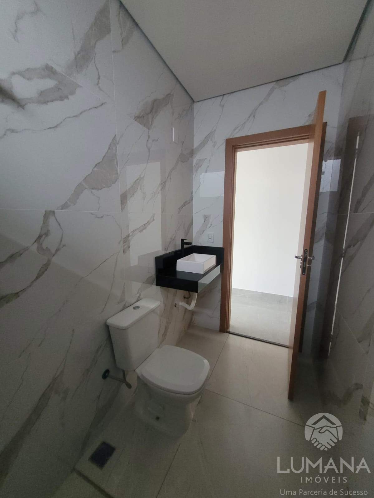 Casa Nova em meio lote