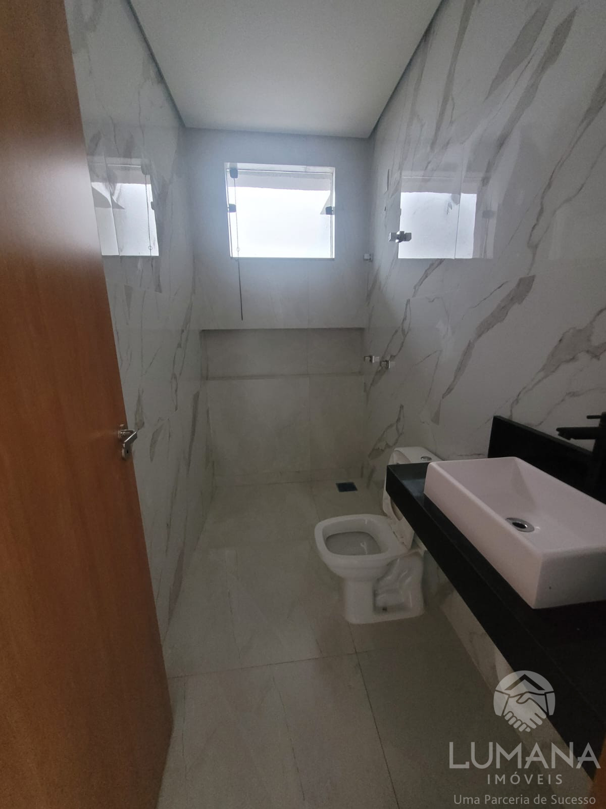 Casa Nova em meio lote