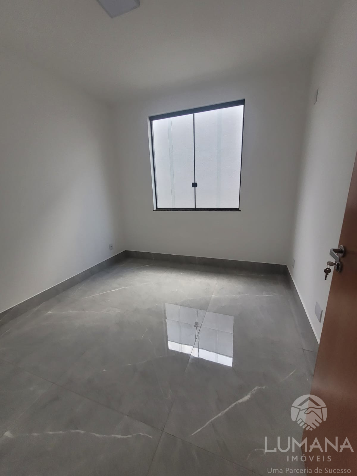 Casa Nova em meio lote