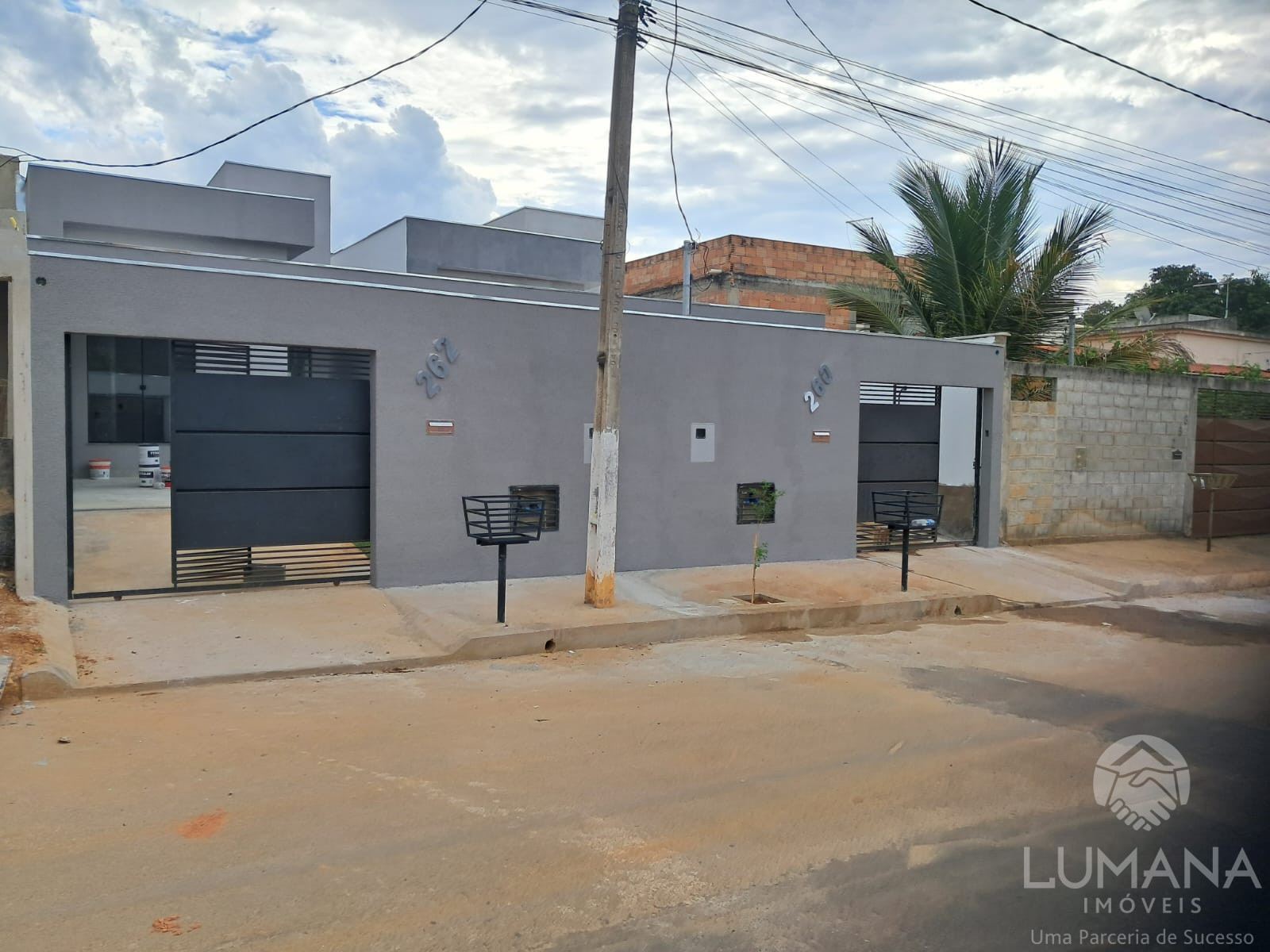 Casa Nova em meio lote