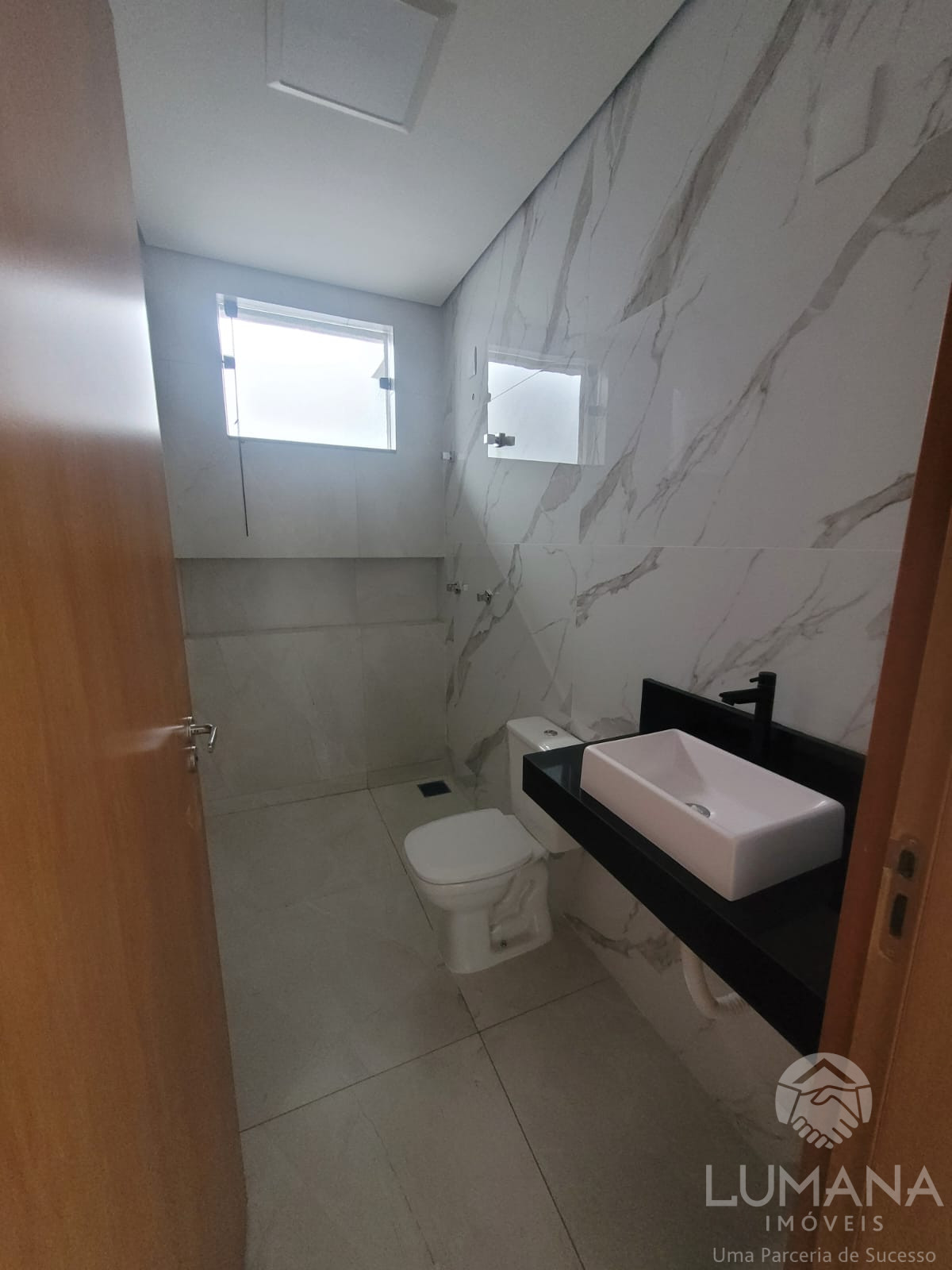 Casa Nova em meio lote