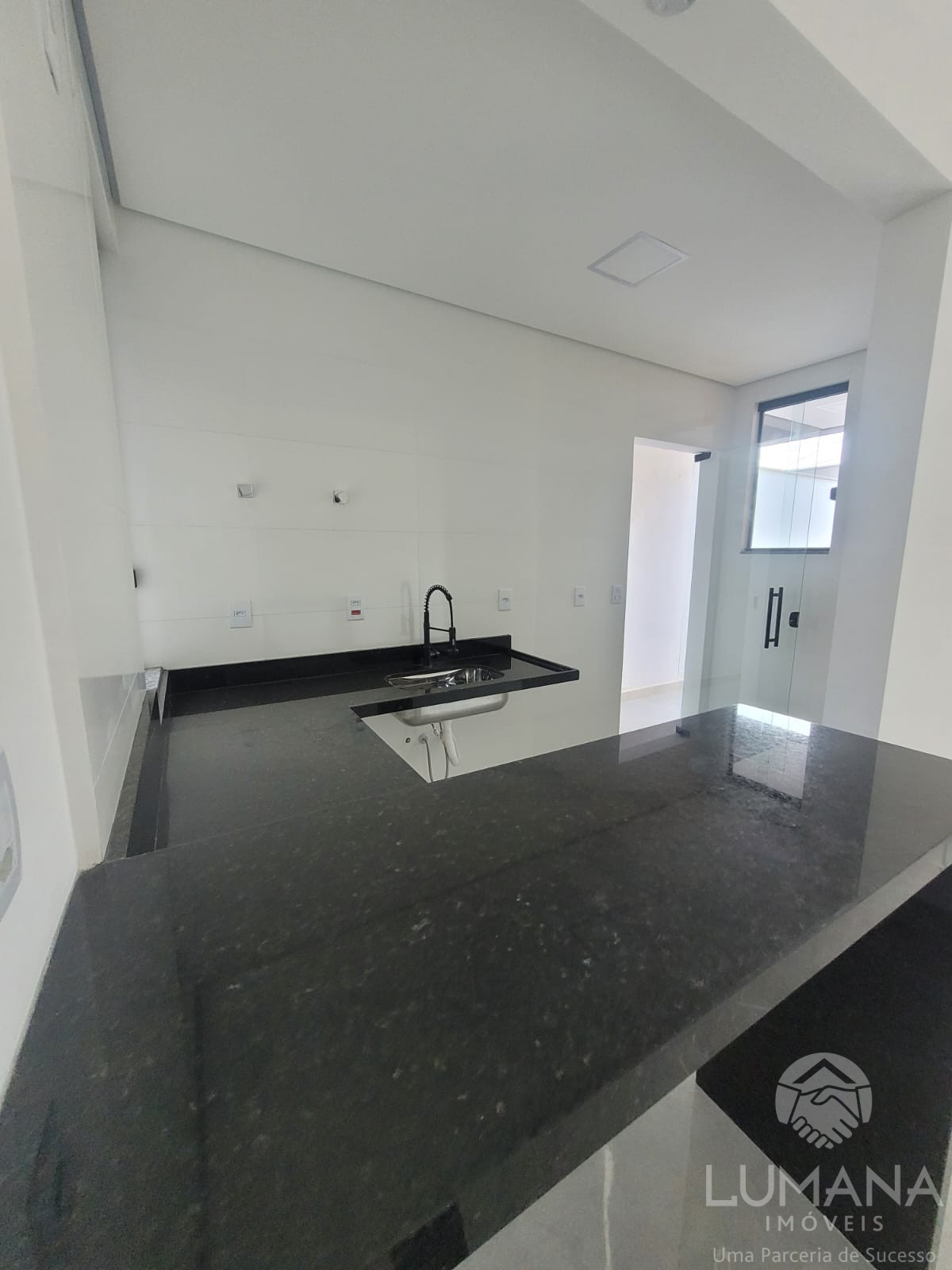 Casa Nova em meio lote