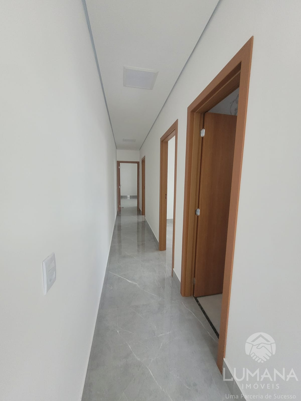 Casa Nova em meio lote