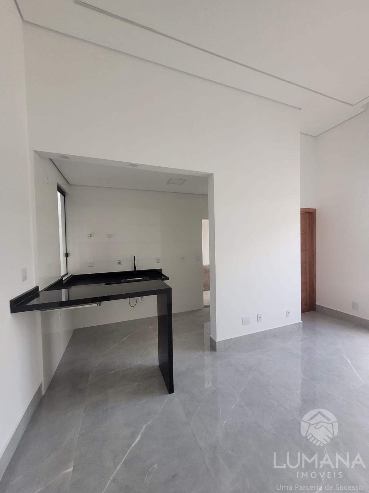 Casa Nova em meio lote