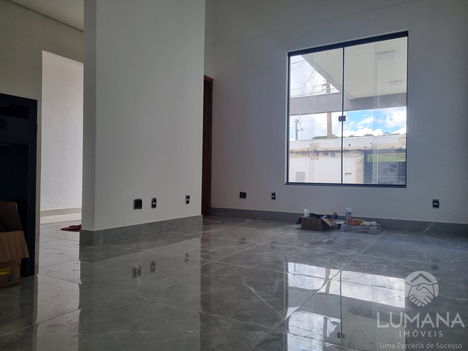 Casa Nova em meio lote