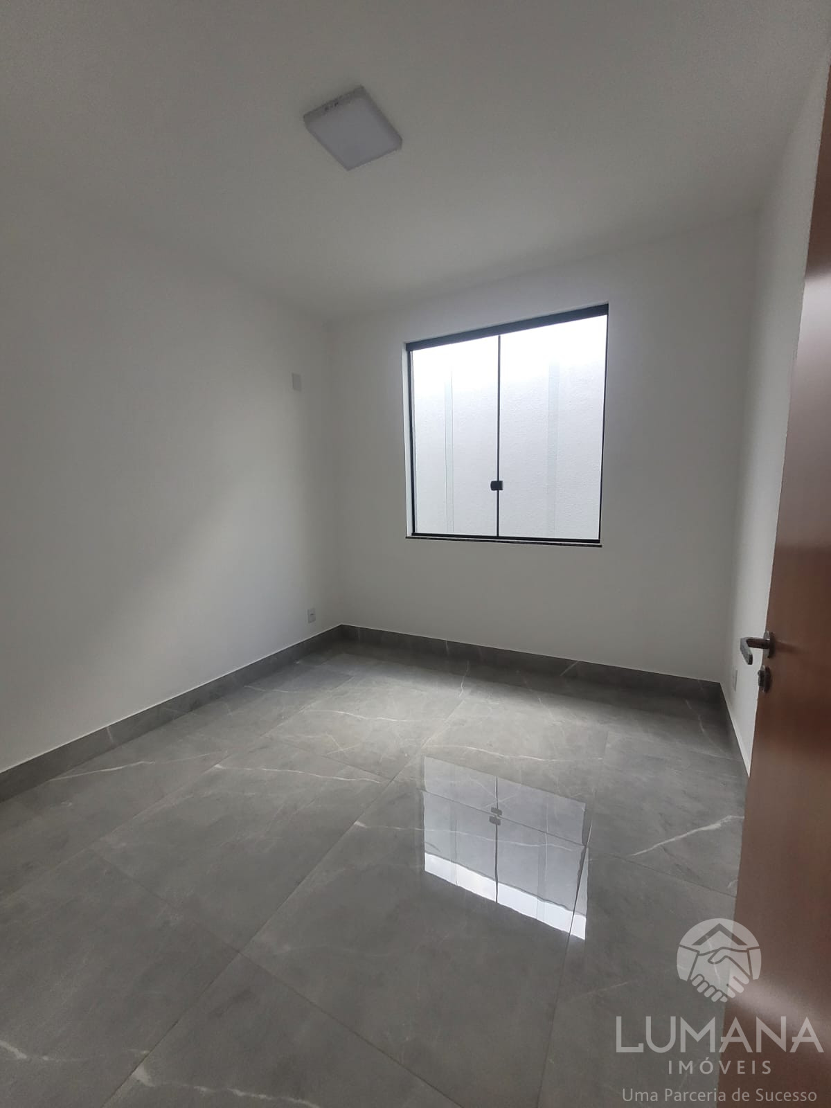 Casa Nova em meio lote