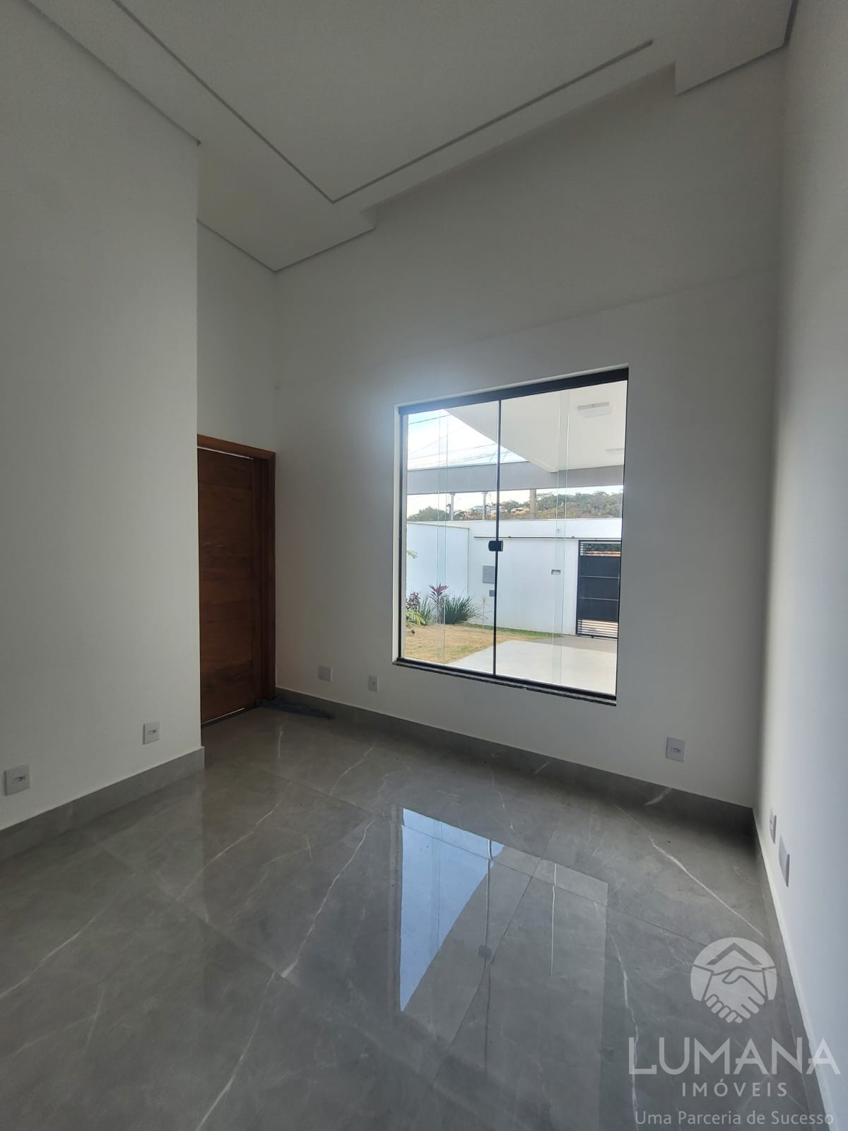 Casa Nova em meio lote