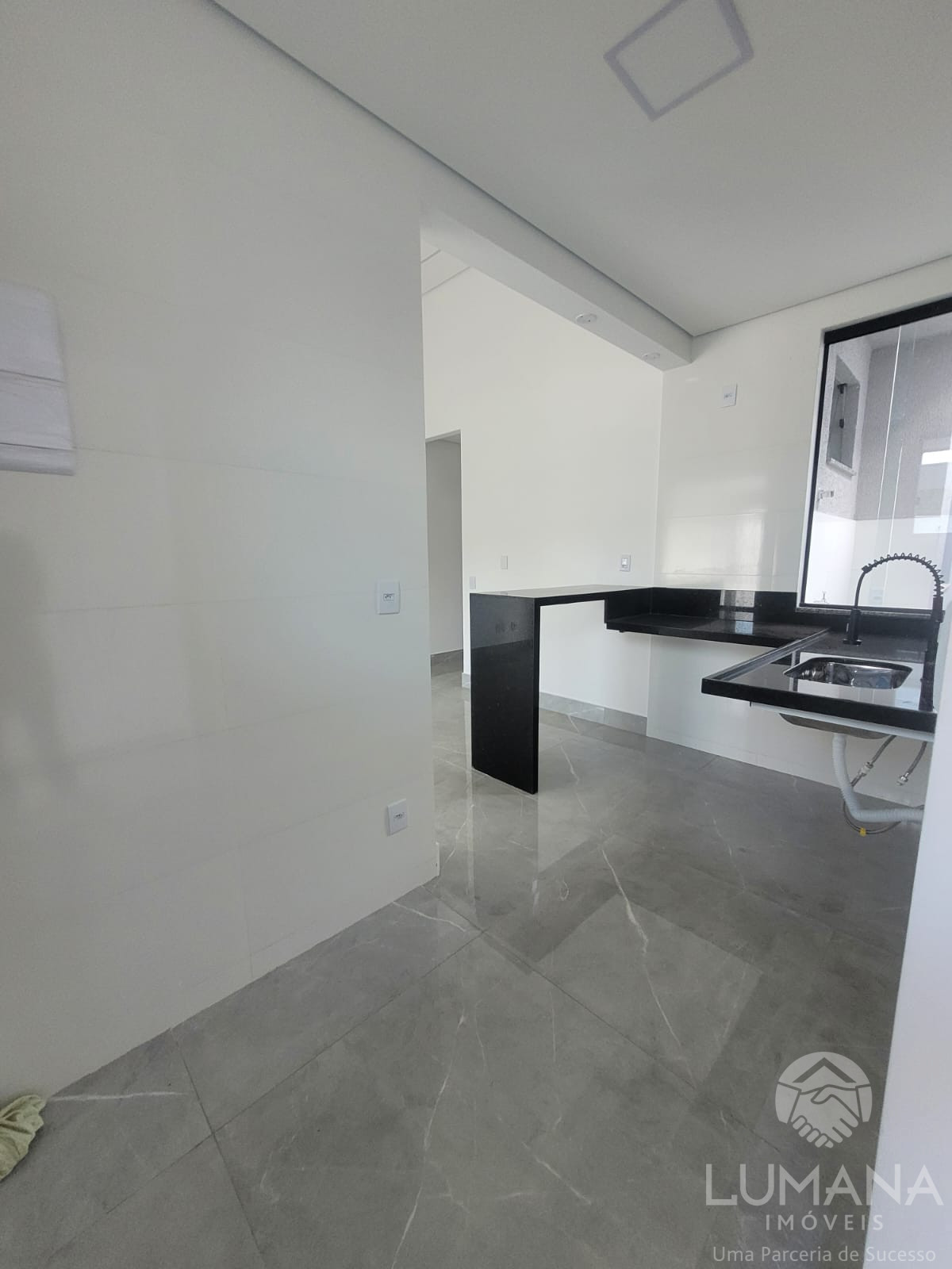 Casa Nova em meio lote