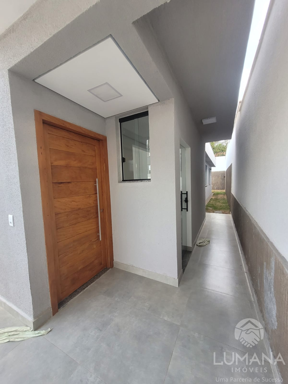 Casa Nova em meio lote