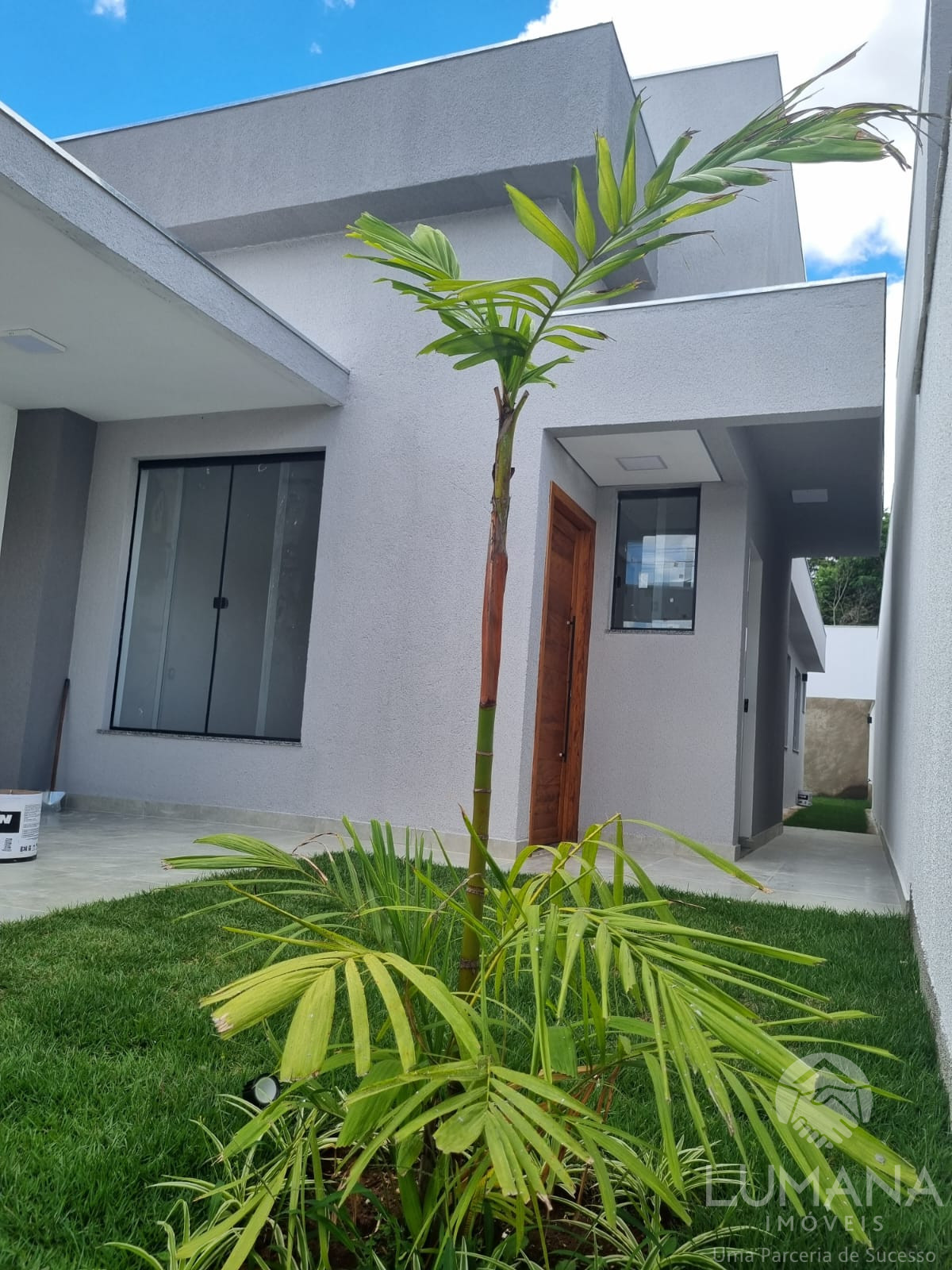 Casa Nova em meio lote