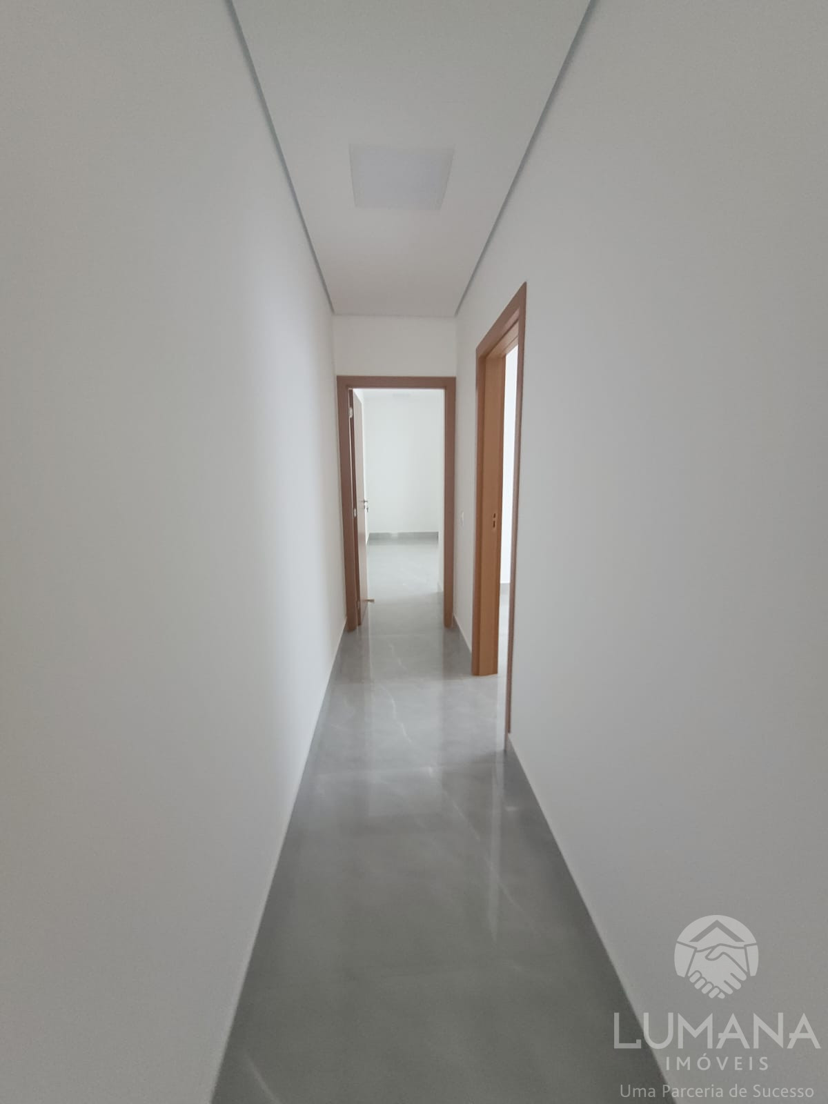 Casa Nova em meio lote