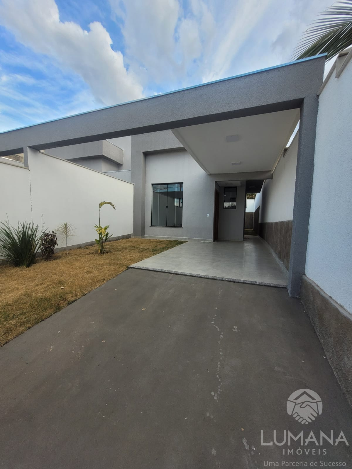 Casa Nova em meio lote