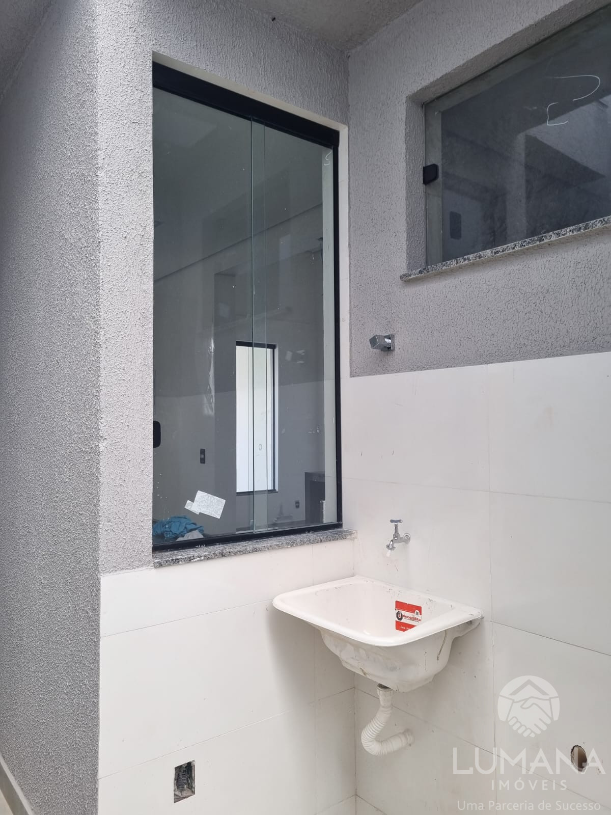 Casa Nova em meio lote
