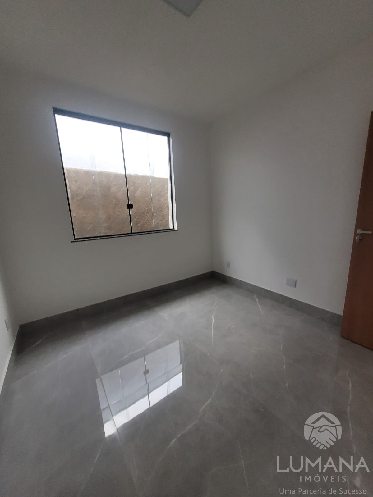 Casa Nova em meio lote
