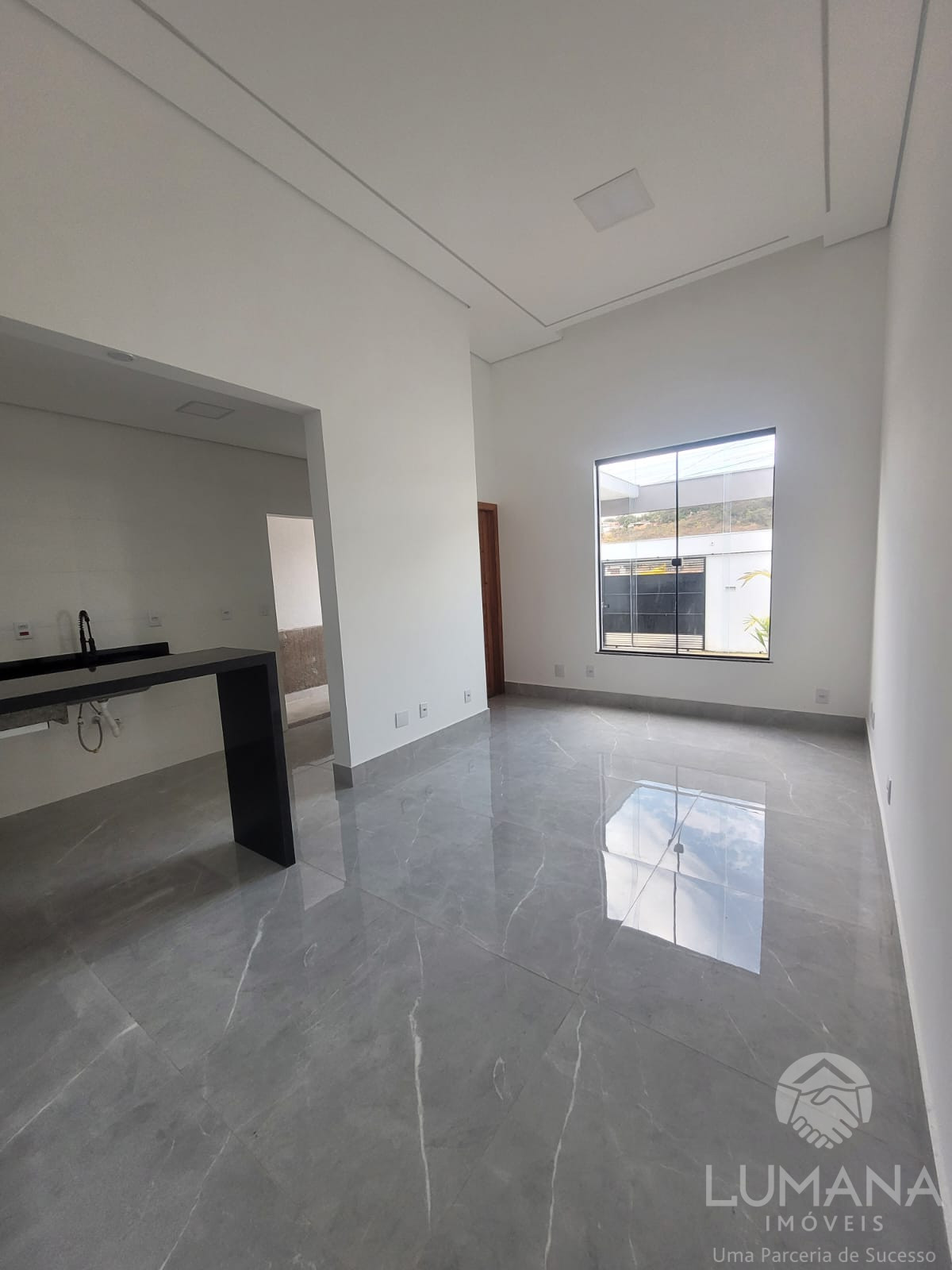 Casa Nova em meio lote