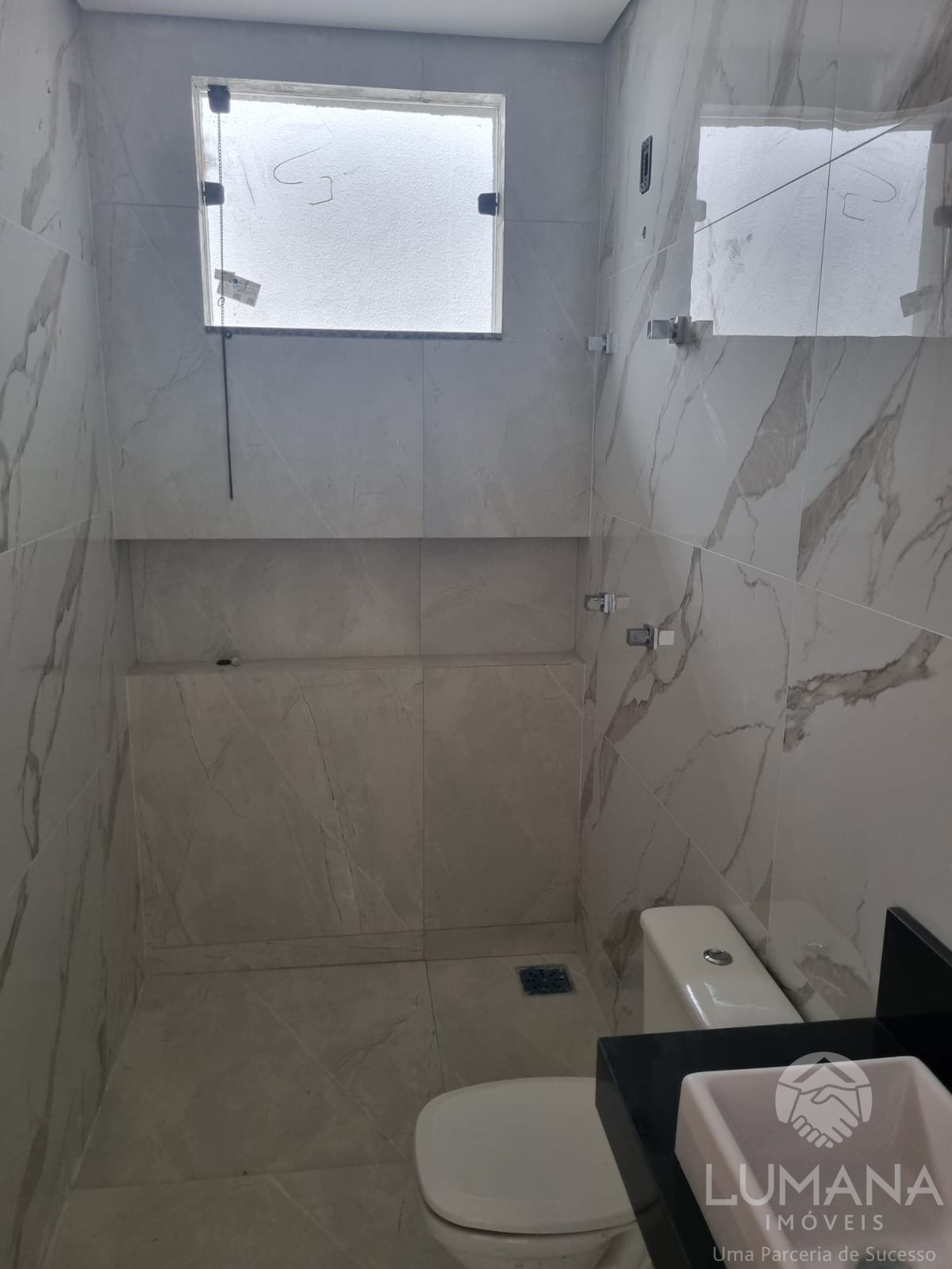 Casa Nova em meio lote