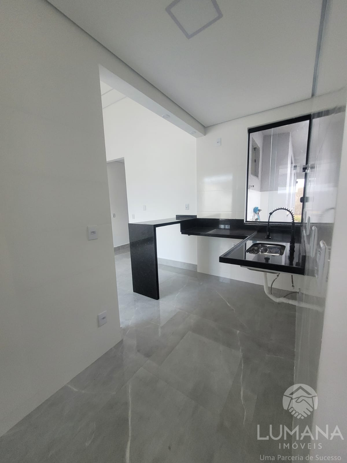 Casa Nova em meio lote