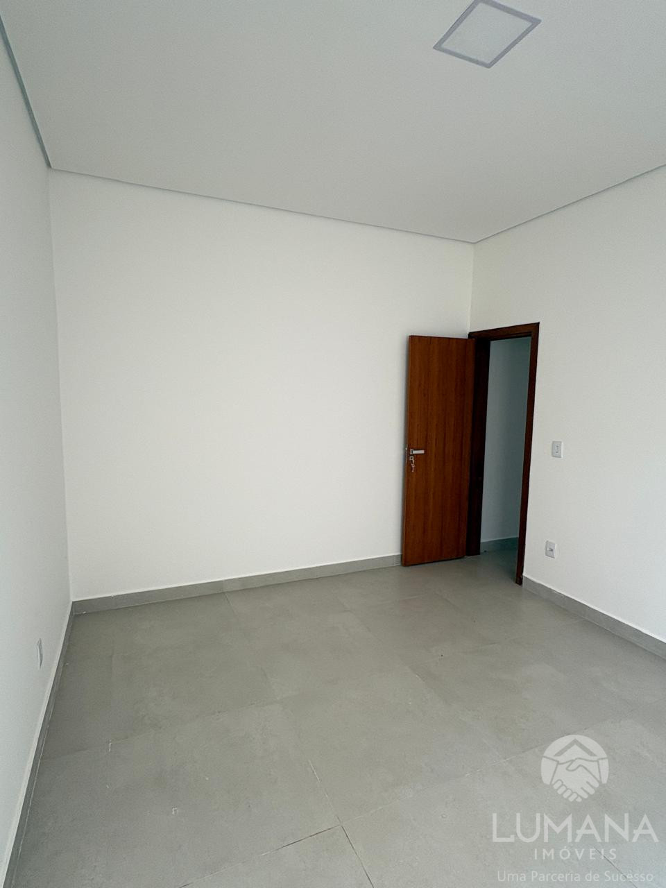 APARTAMENTO 1ª MORADIA