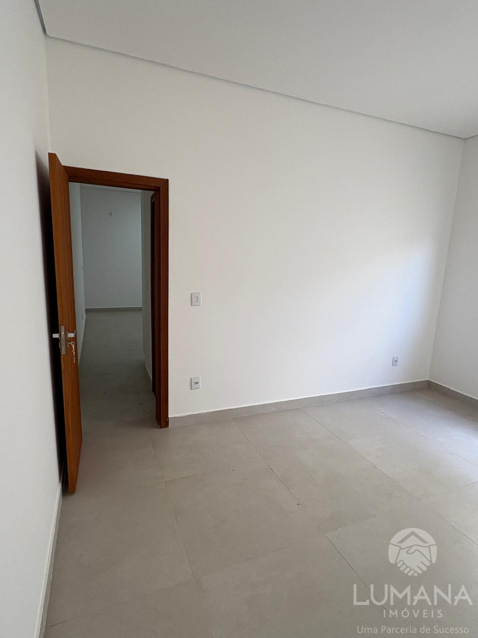 APARTAMENTO 1ª MORADIA