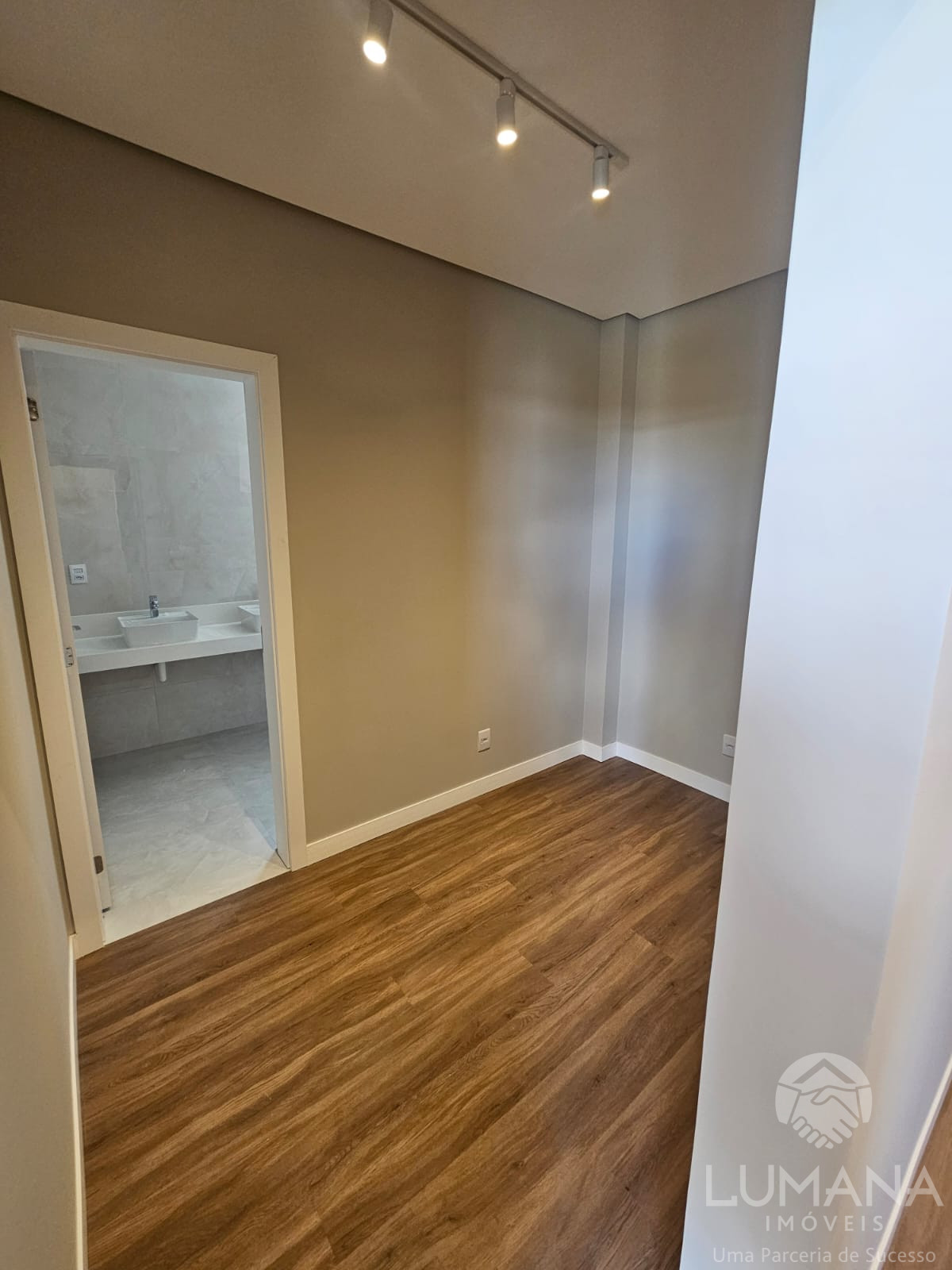 Casa Linear em Condomínio