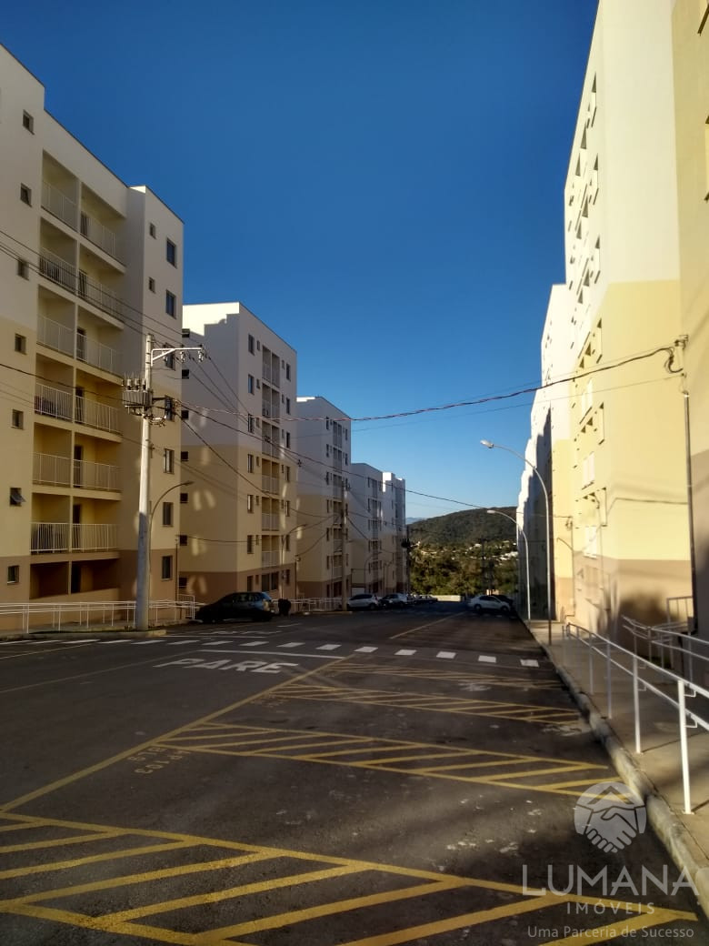 Apartamento em Condomínio