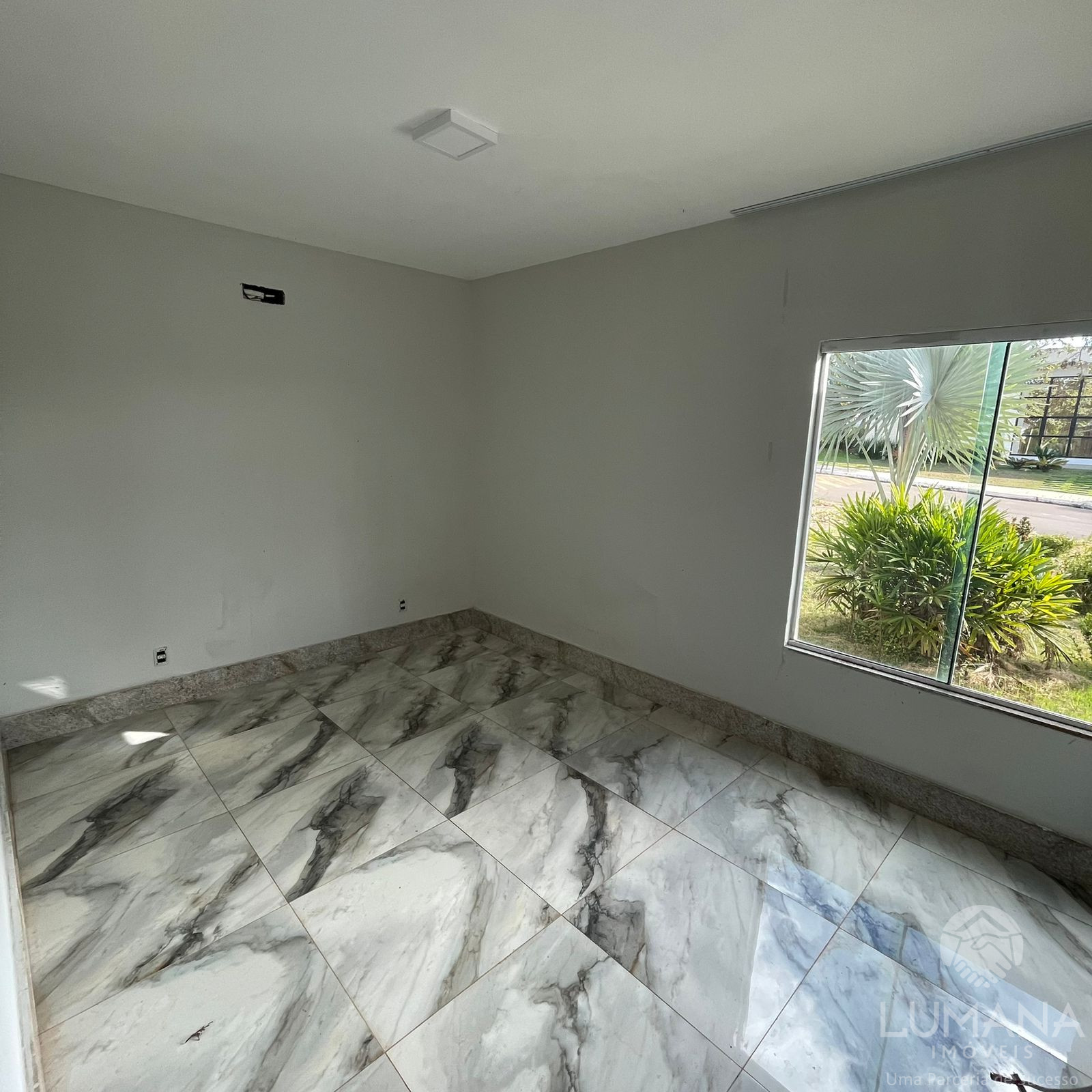 Casa Contemporânea em Condomínio Clube