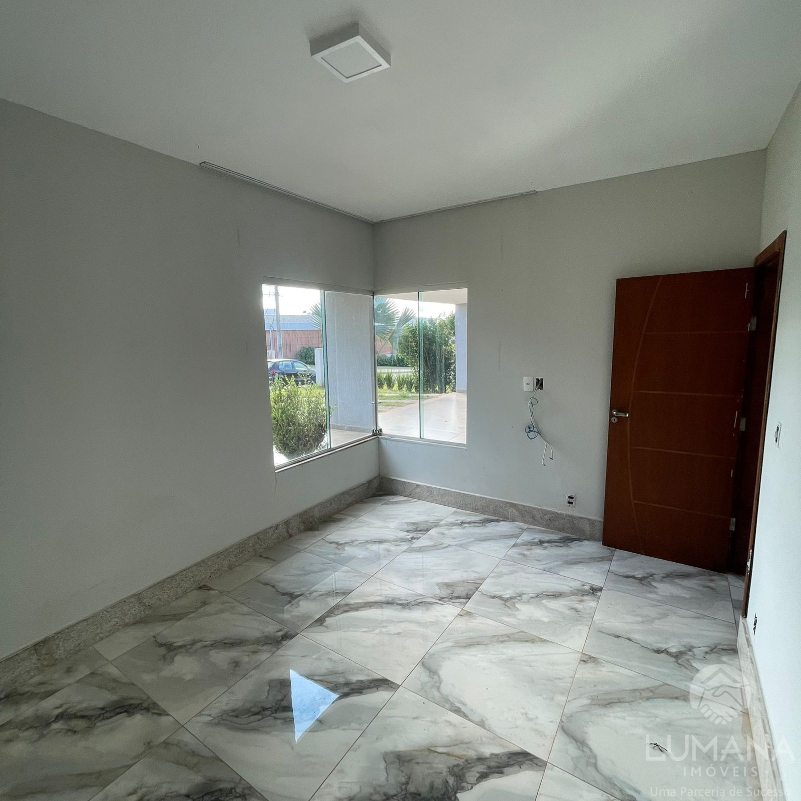 Casa Contemporânea em Condomínio Clube