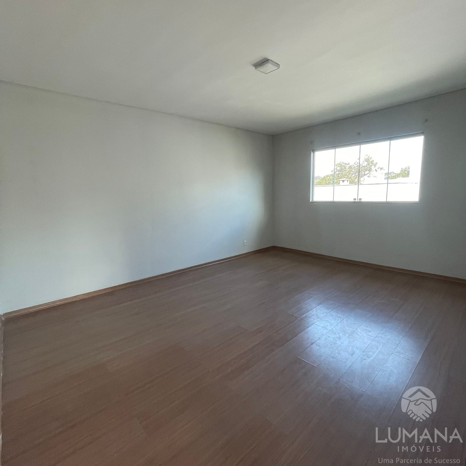 Casa Contemporânea em Condomínio Clube