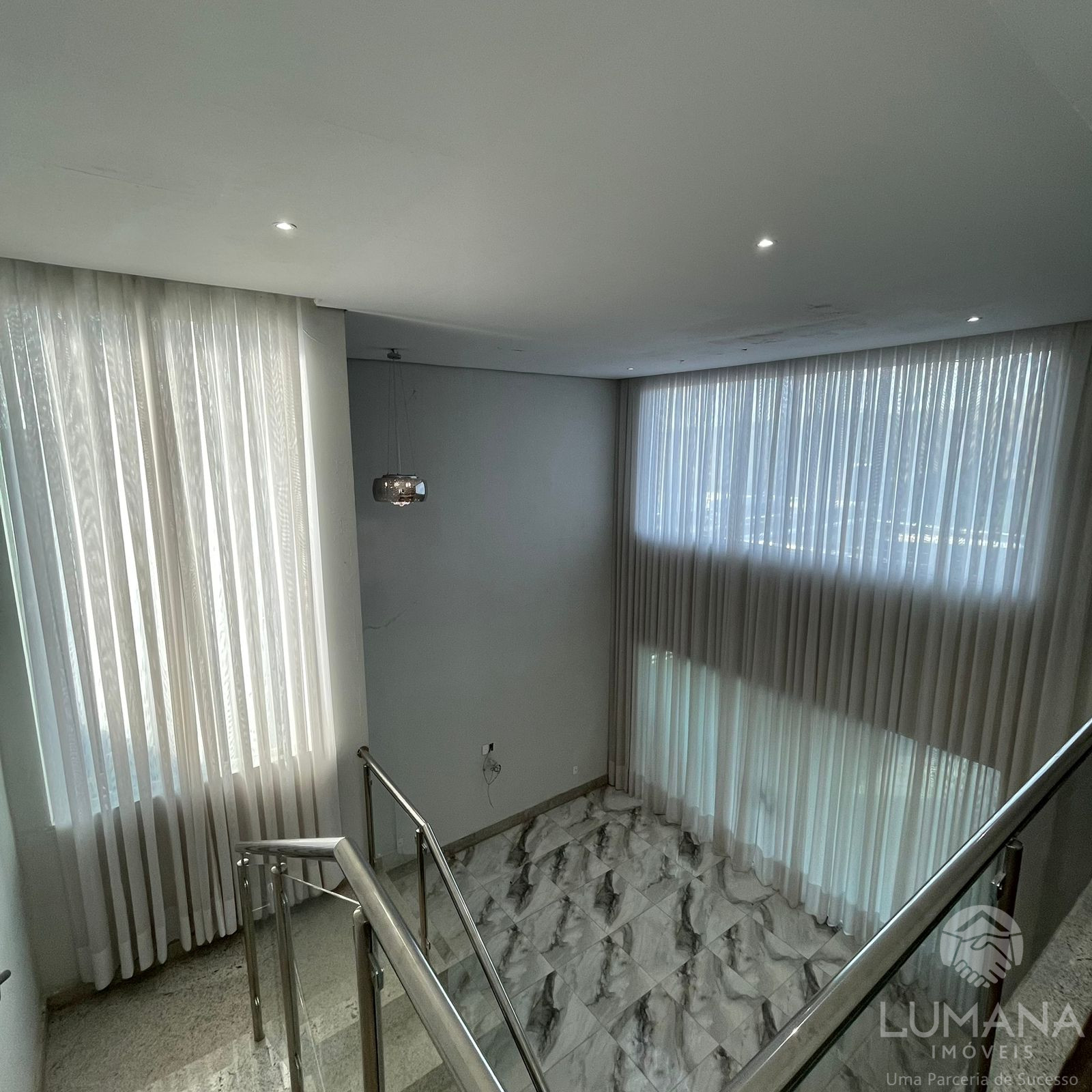 Casa Contemporânea em Condomínio Clube