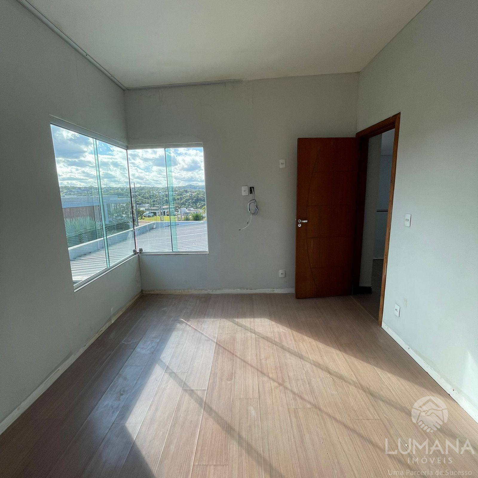 Casa Contemporânea em Condomínio Clube