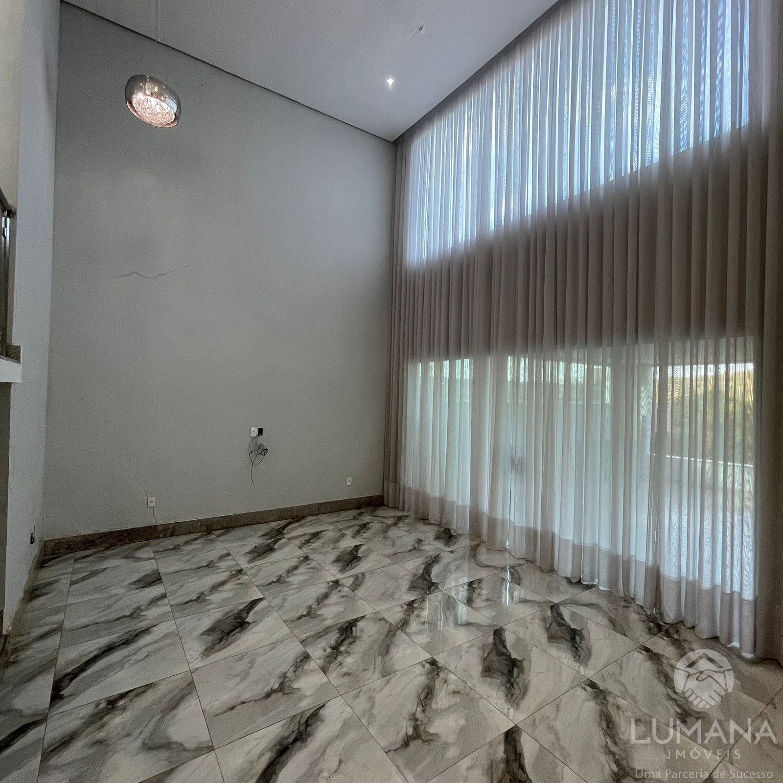 Casa Contemporânea em Condomínio Clube