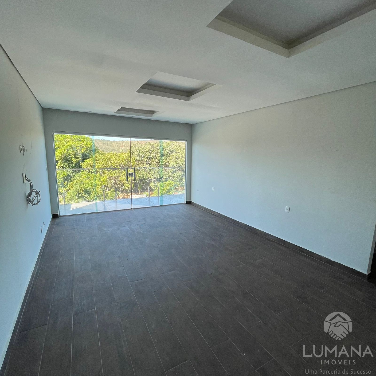 Casa Contemporânea em Condomínio Clube