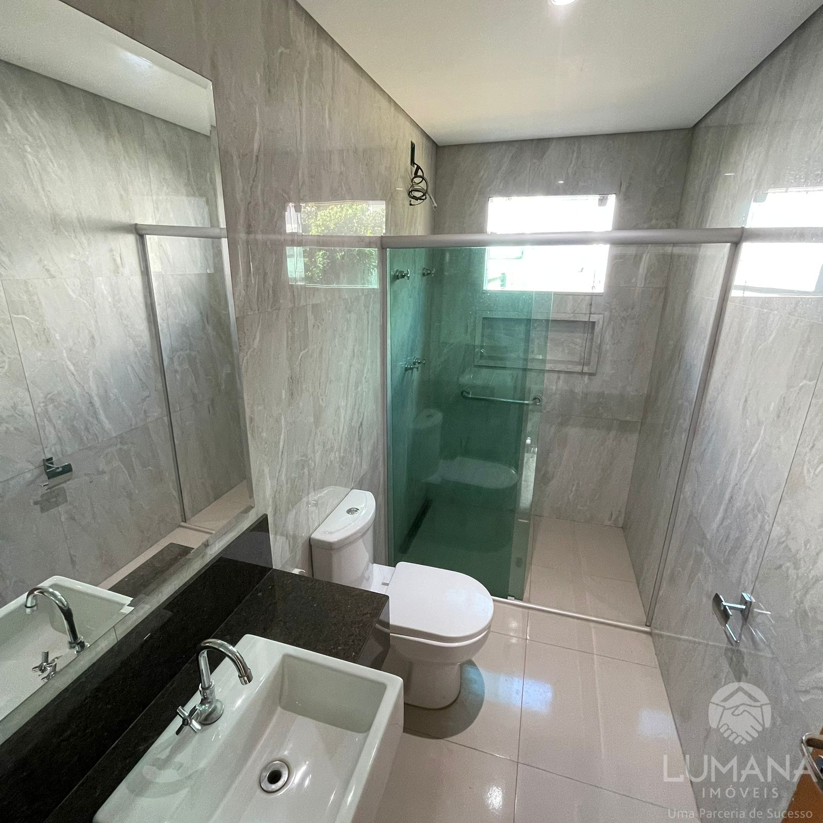 Casa Contemporânea em Condomínio Clube