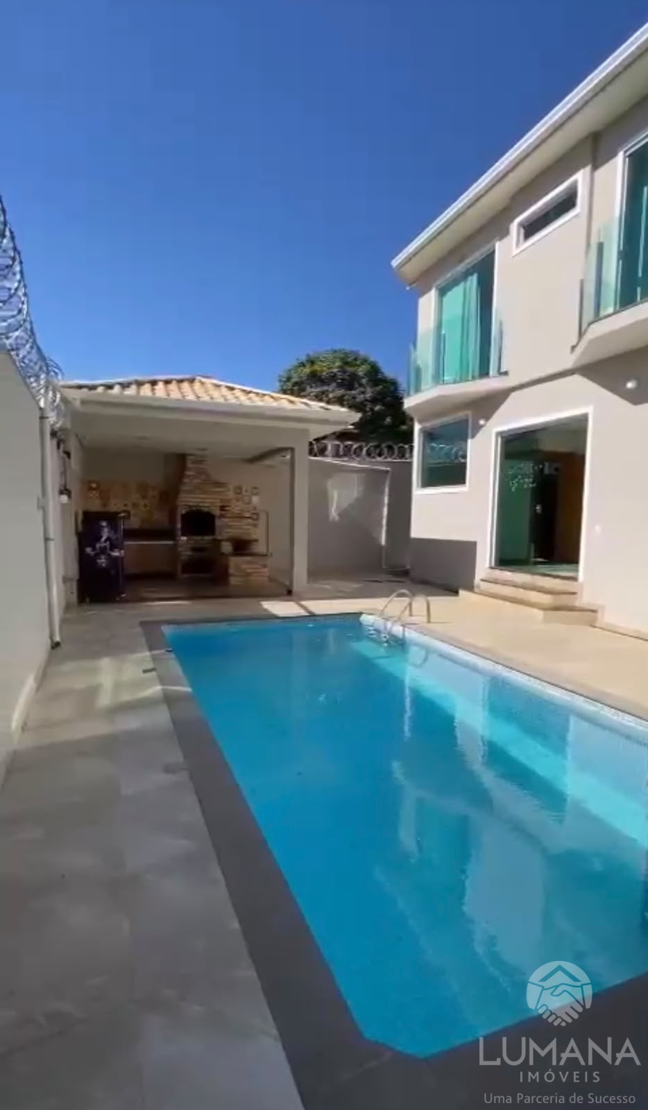 CASA MODERNA NO BAIRRO JOÁ